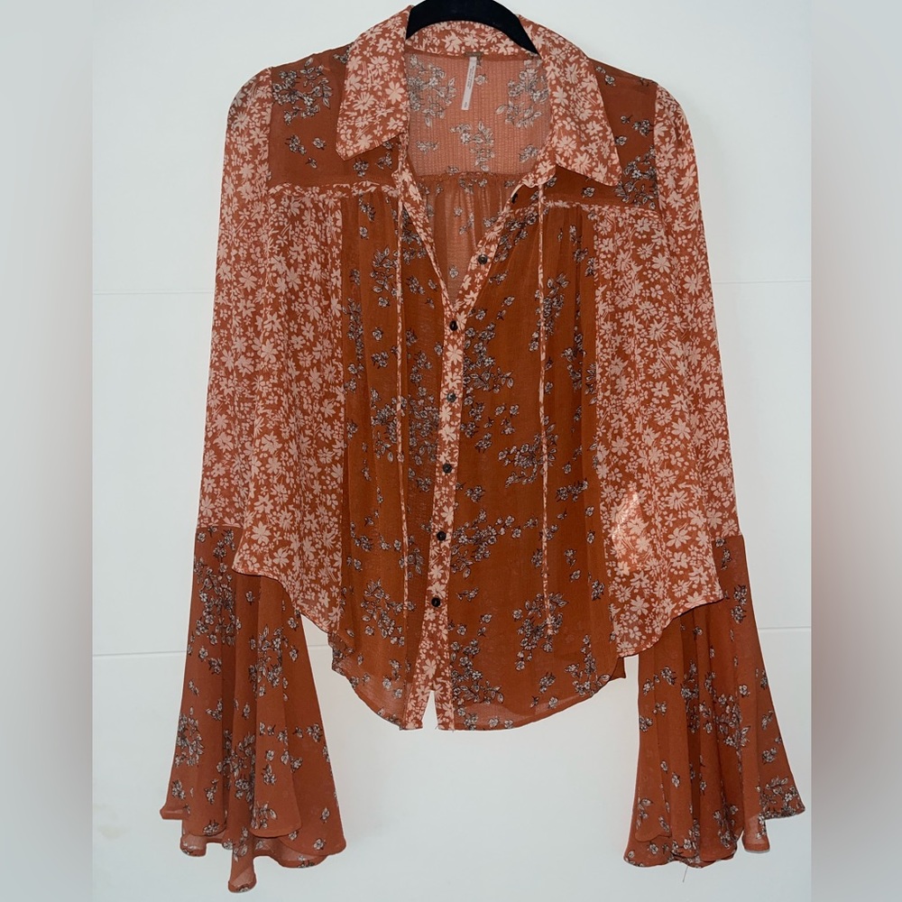 Free People Billowy Blouse in Floral Print With Bell Sleeves in Rust